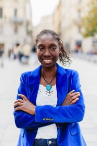 Portrait de Sandra Gaffié dans une rue de Lyon